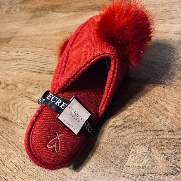 Victoria's Secret Shoes - Victoria’s Secret Red Pom Pom Slippers Size 7/8 Victoria's Secret Shoes - Victoria’s Secret Red Pom Pom Slippers Size 7/8